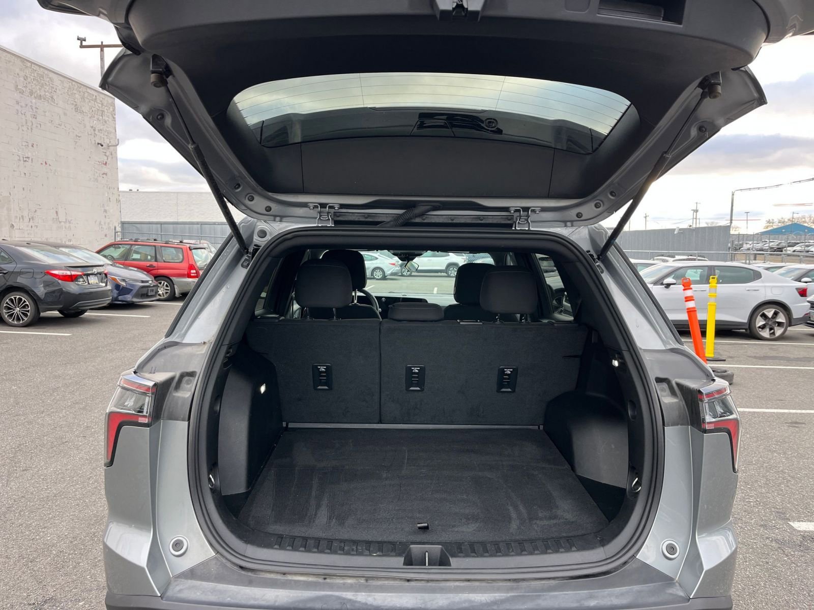 Used 2025 Chevrolet Equinox LT image 30