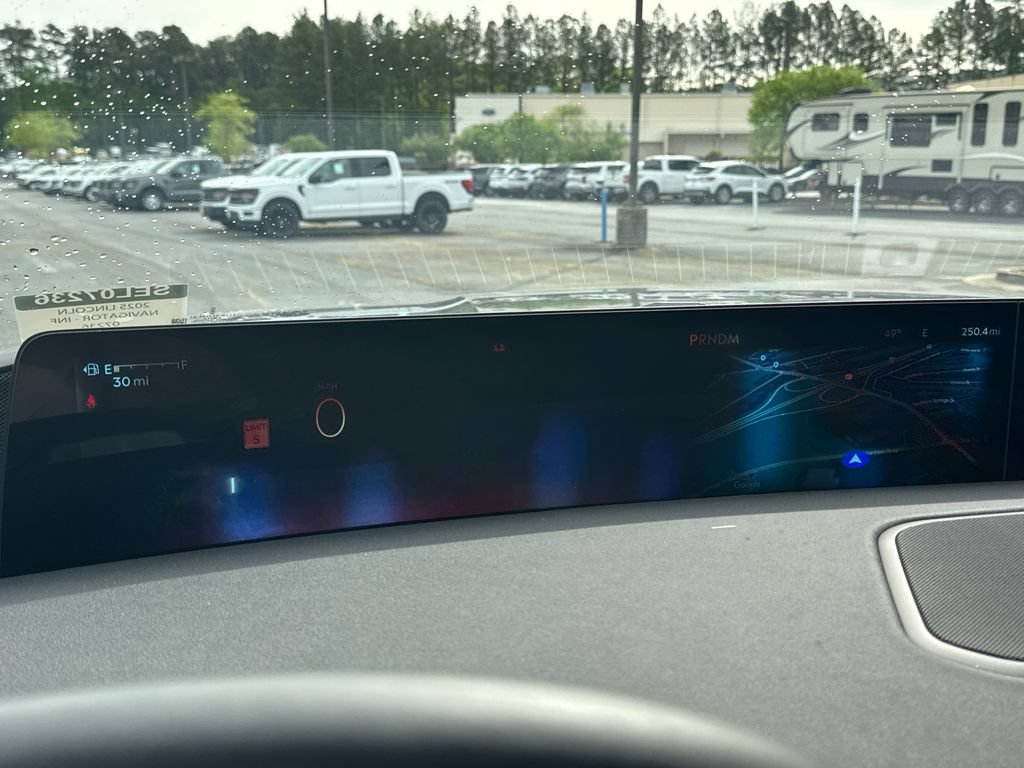 New 2025 Lincoln Navigator L Reserve AWD/4WD image 2