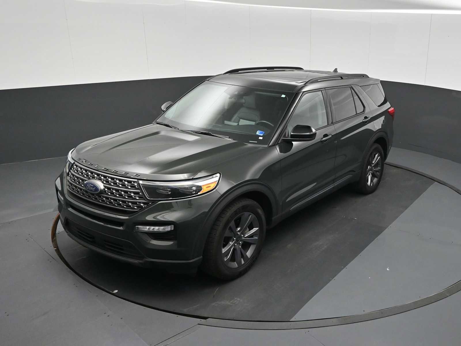Used 2023 Ford Explorer XLT w/ Equipment Group 202A AWD/4WD image 21