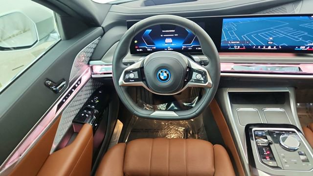 Used 2023 BMW i7 xDrive60 w/ Executive Package 2 image 39