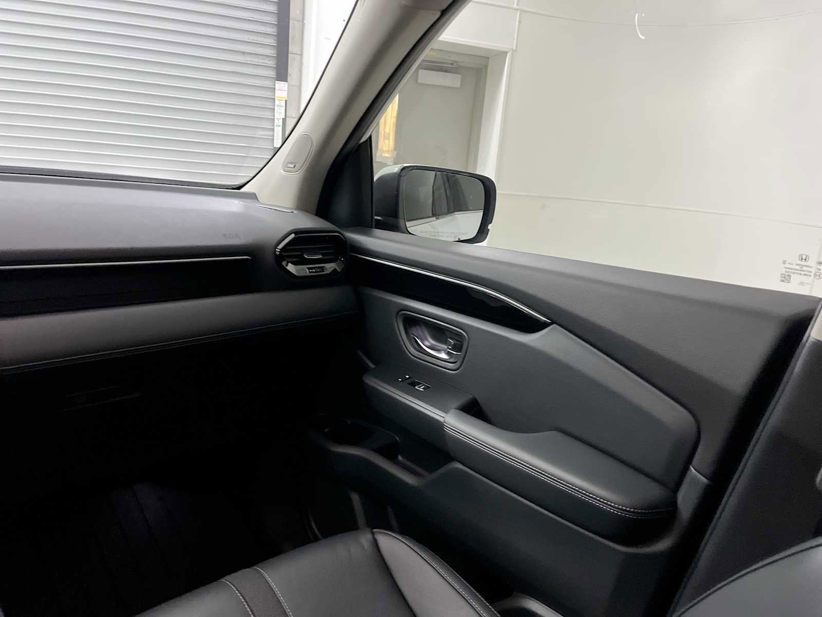 Used 2023 Honda Pilot Touring image 11
