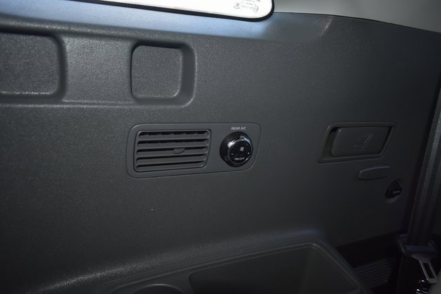 Used 2018 Kia Sorento SX image 48