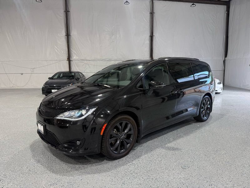 Used 2019 Chrysler Pacifica Limited FWD image 1