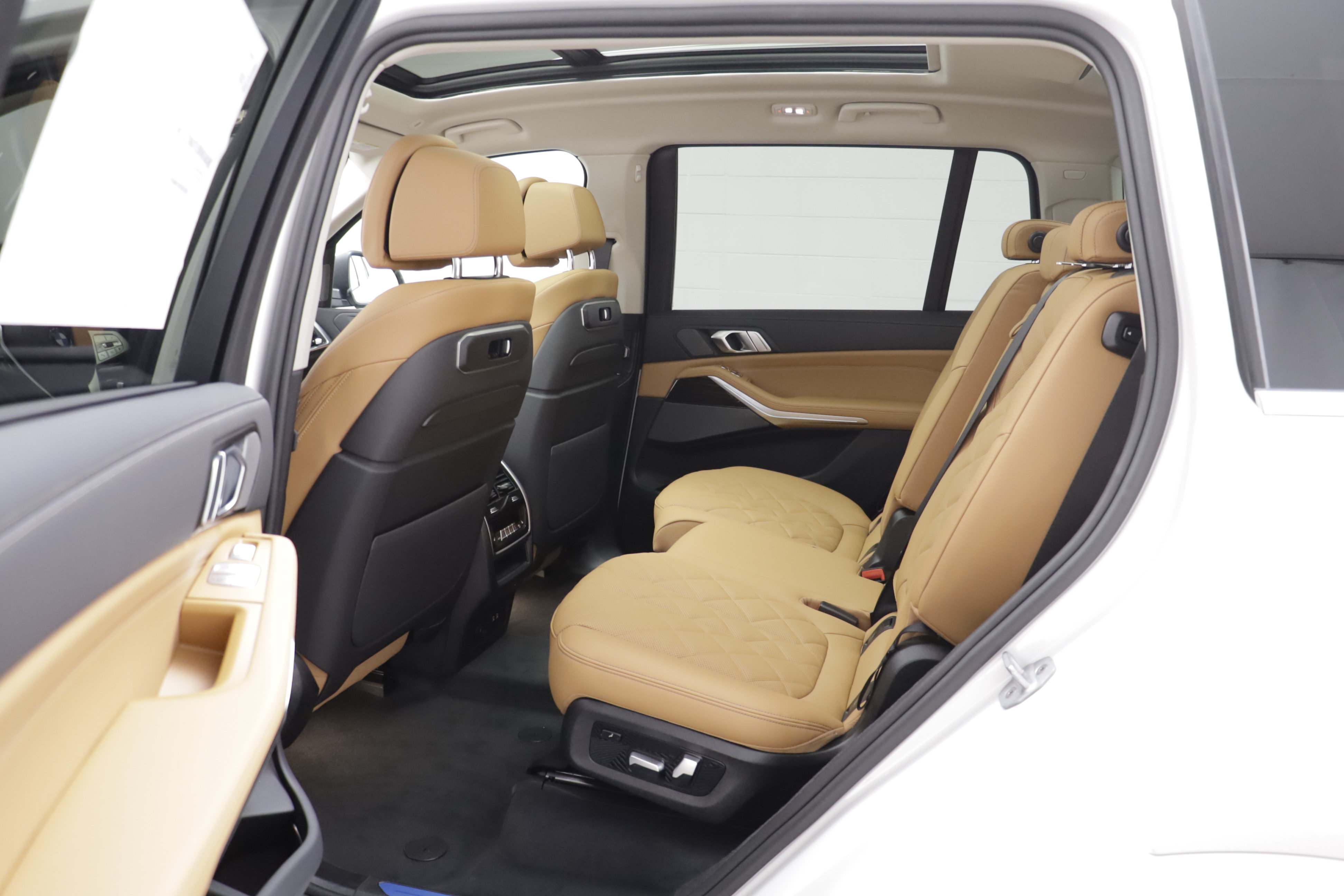 New 2027 BMW X7 xDrive40i AWD/4WD image 16