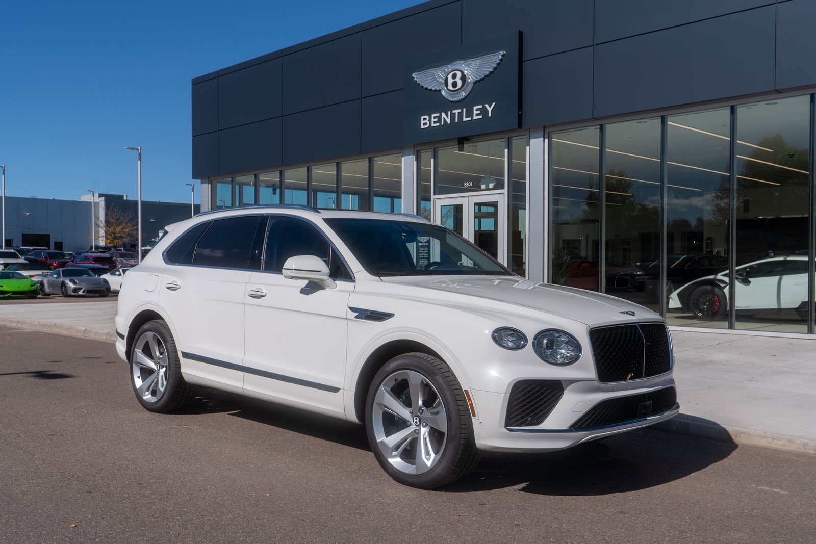 Used 2025 Bentley Bentayga image 18