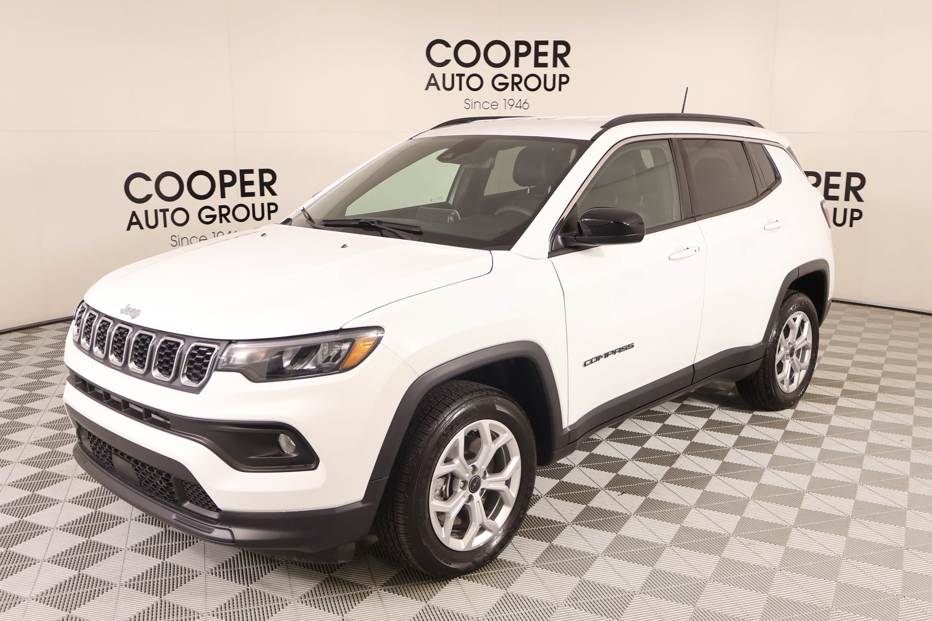 Used 2025 Jeep Compass Latitude AWD/4WD image 10