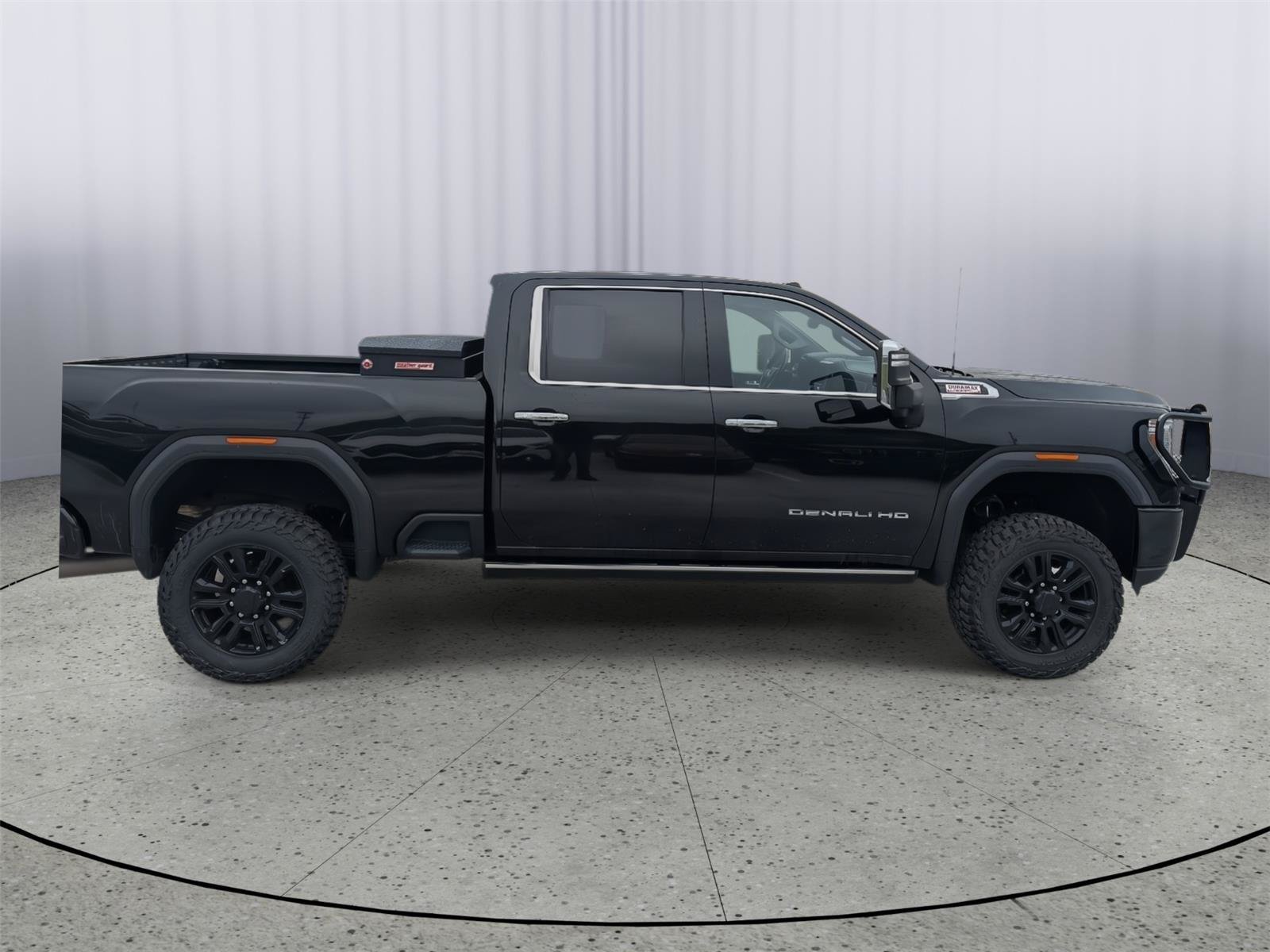 Used 2023 GMC Sierra 2500 Denali w/ Denali Black Diamond Edition AWD/4WD image 3