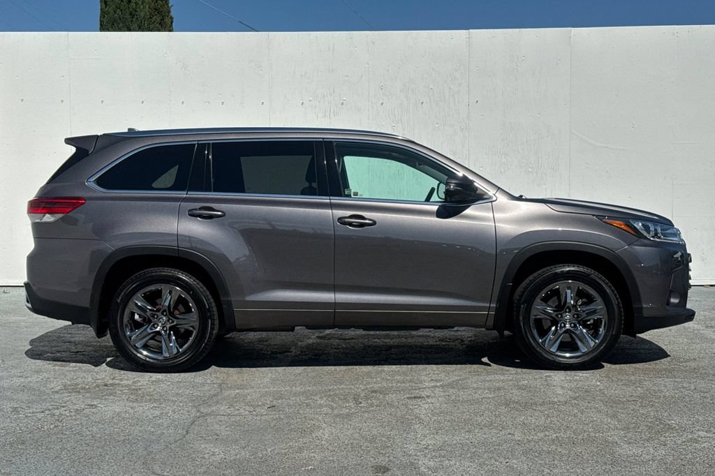 Used 2019 Toyota Highlander Limited Platinum AWD/4WD image 2