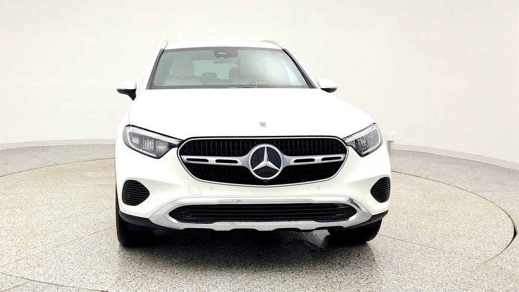 Used 2023 Mercedes-Benz GLC 300 4MATIC image 2