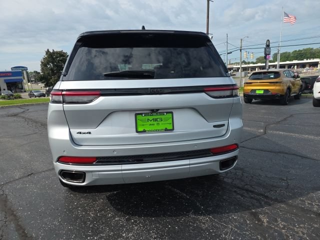 Used 2025 Jeep Grand Cherokee Summit AWD/4WD image 6