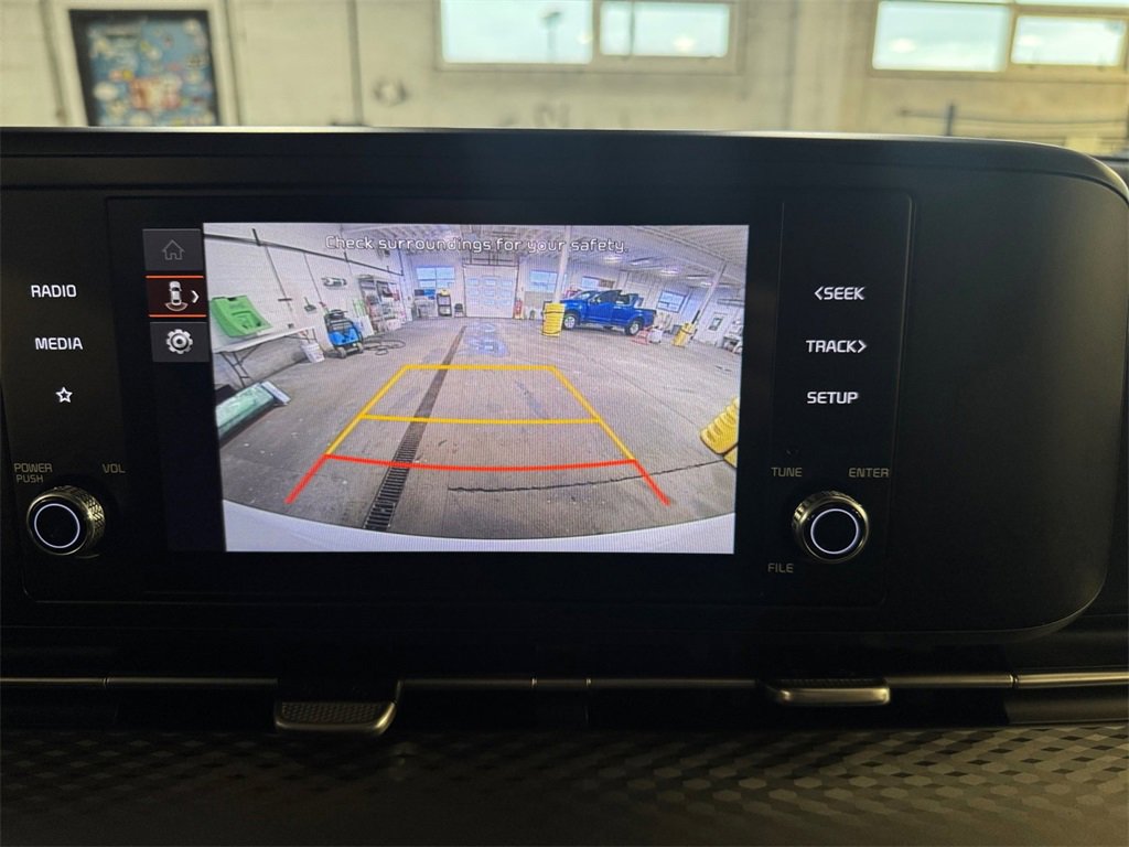 Used 2023 Kia Carnival LX image 18