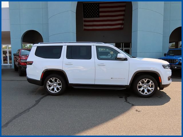 Used 2022 Jeep Wagoneer Series II AWD/4WD image 2