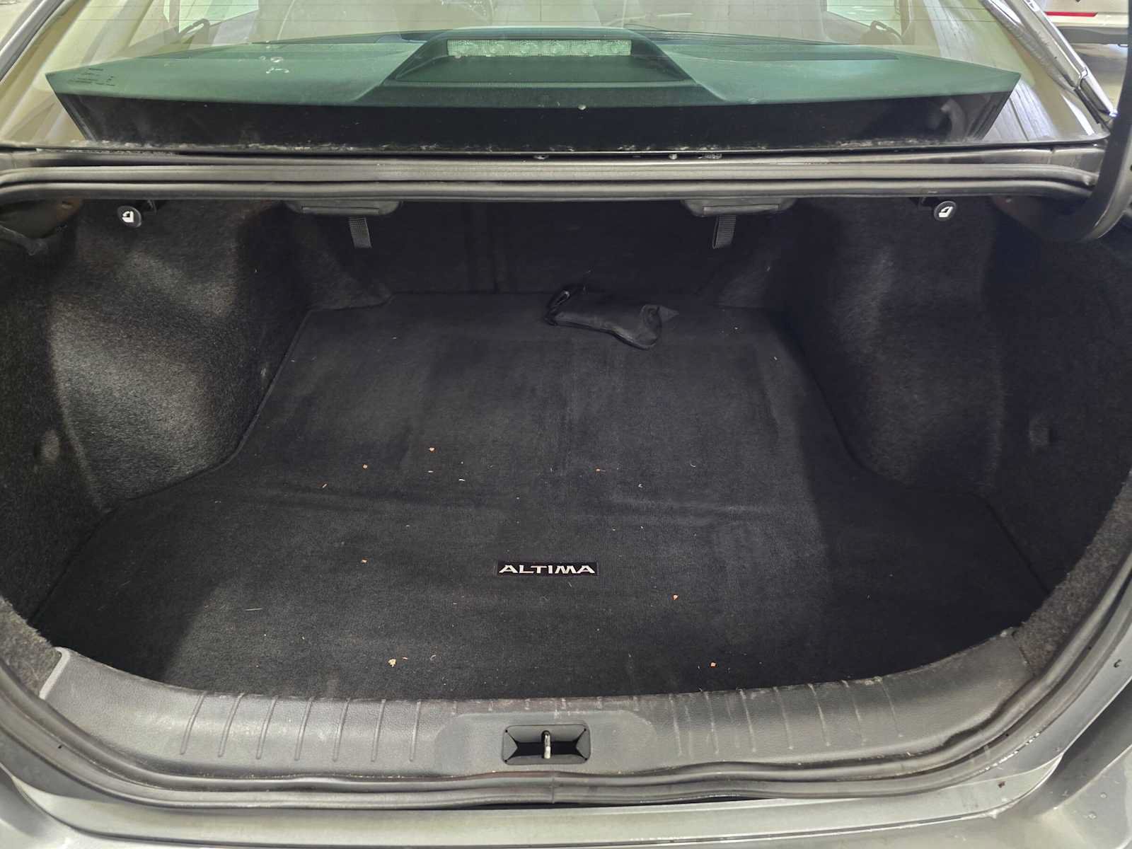 Used 2024 Nissan Altima 2.5 SV FWD image 12