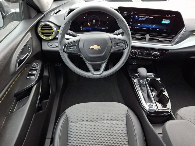 Used 2025 Chevrolet Trax LT FWD image 12
