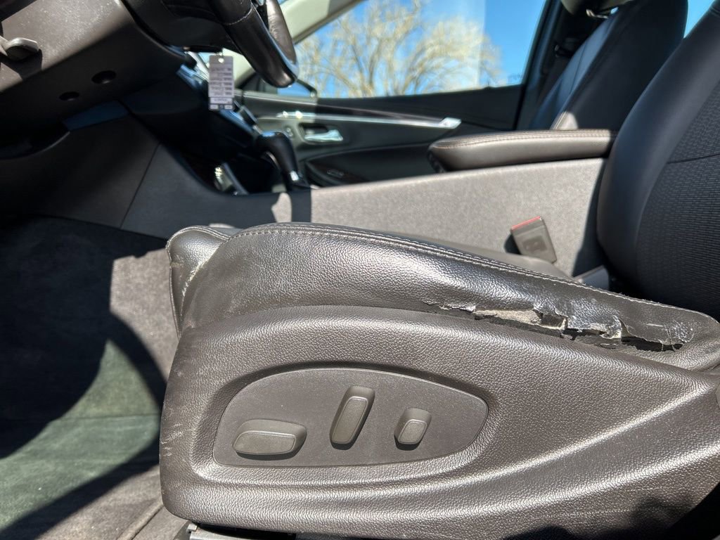 Used 2015 Chevrolet Impala LT w/ Convenience Package image 22