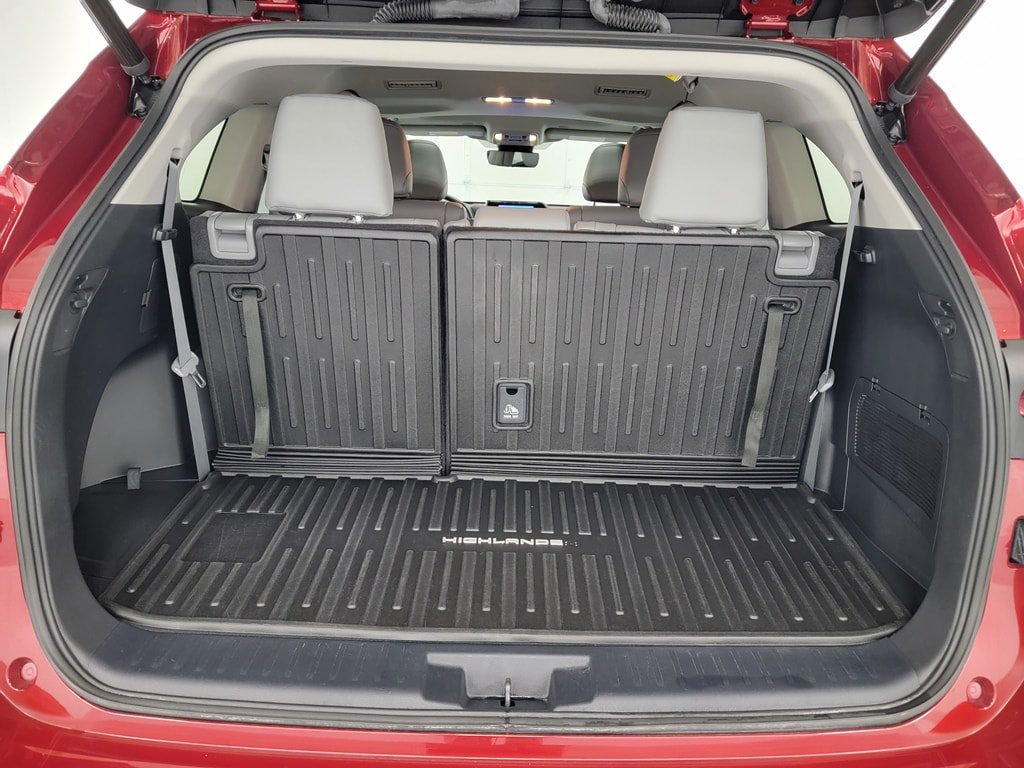 Used 2023 Toyota Highlander XLE AWD/4WD image 32