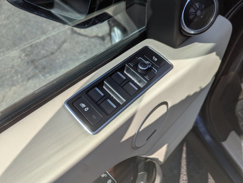 Used 2016 Land Rover Range Rover Supercharged AWD/4WD image 12