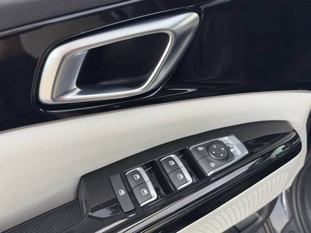 Used 2023 Kia Carnival EX FWD image 22