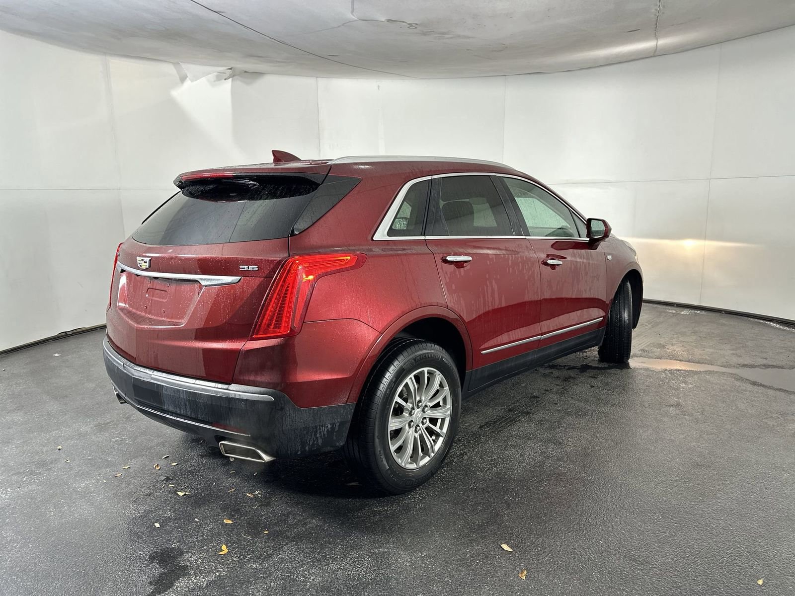Used 2018 Cadillac XT5 Luxury w/ Driver Awareness Package image 11