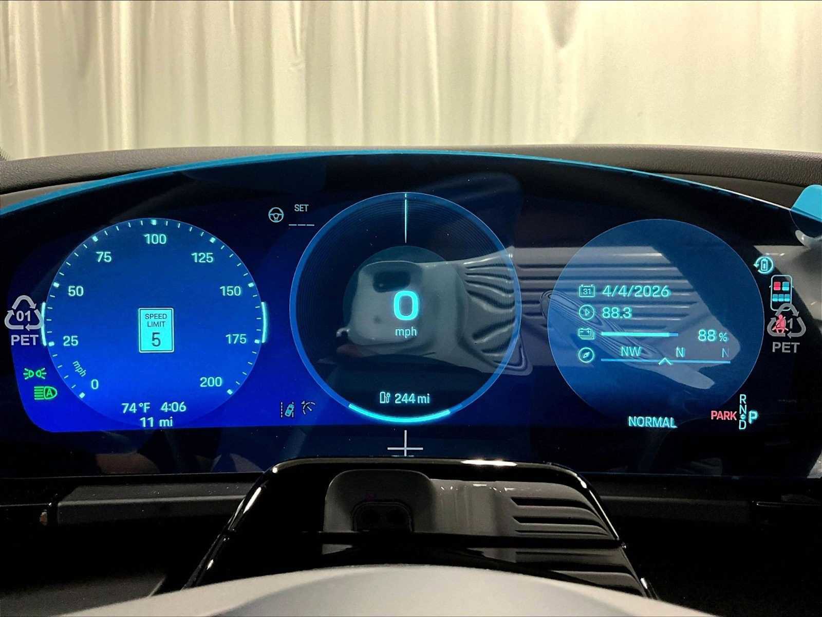 New 2026 Porsche Macan Electric RWD image 21