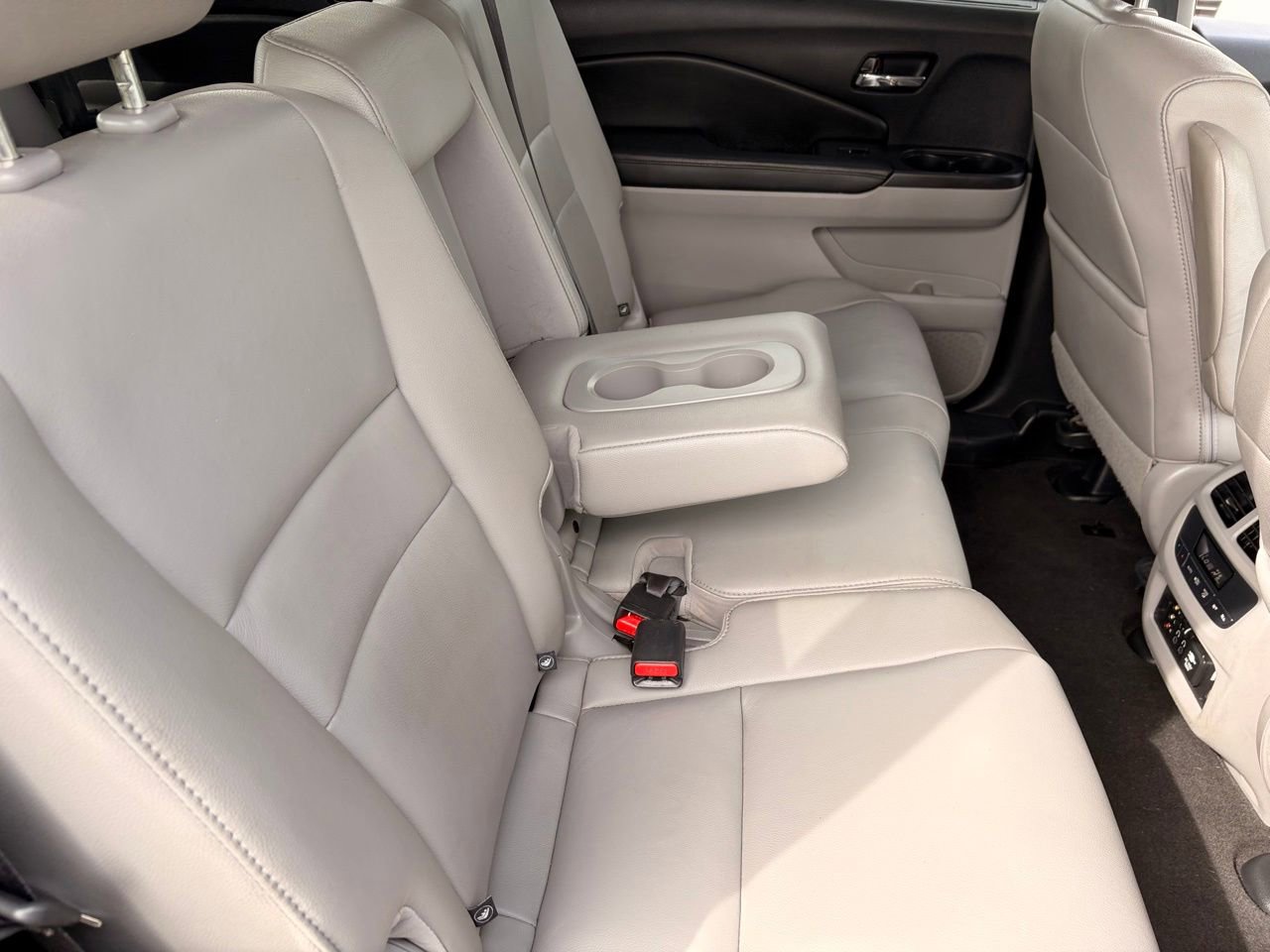 Used 2017 Honda Pilot Touring image 14