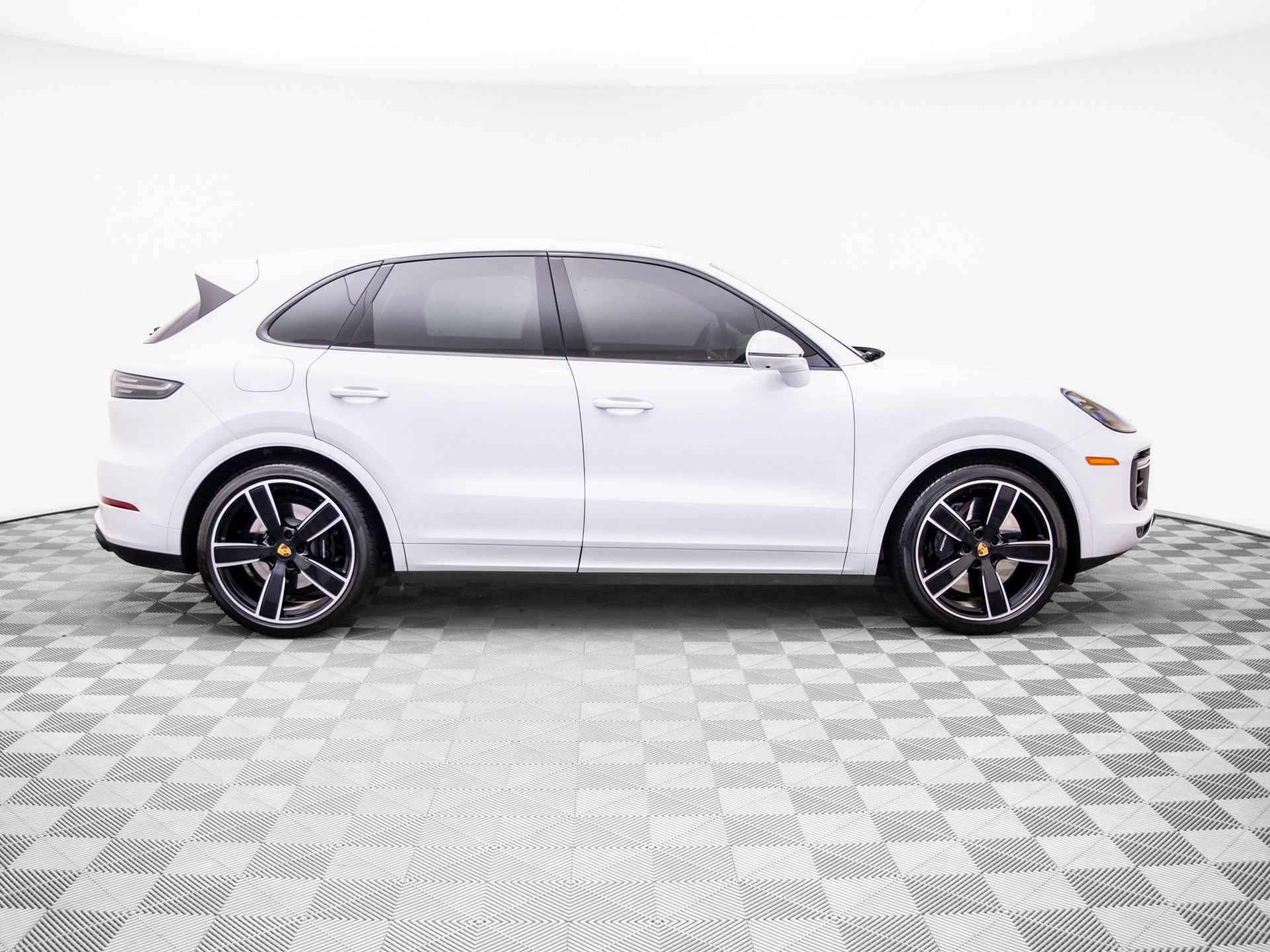 Certified 2023 Porsche Cayenne Turbo AWD/4WD image 7
