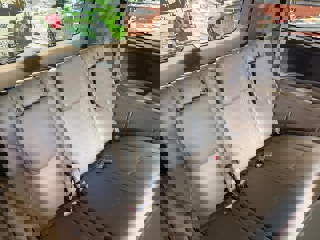 Used 2012 Volkswagen Routan SE FWD image 7