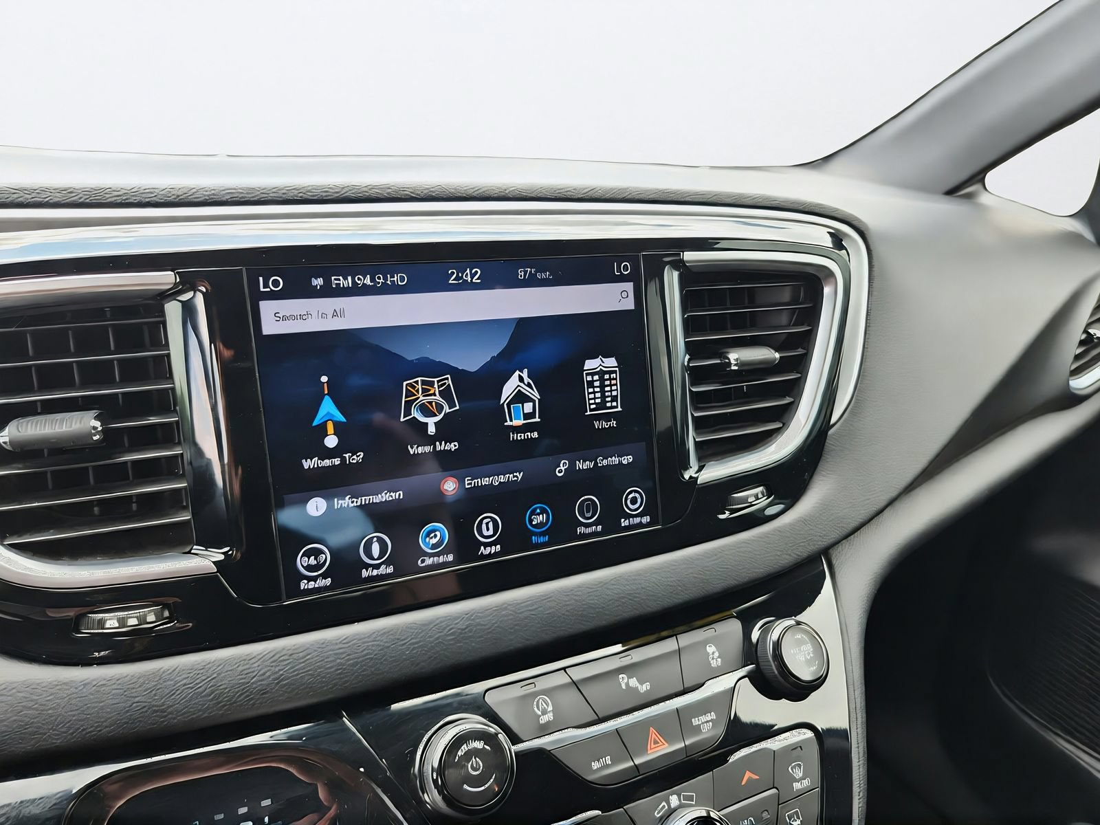 Used 2018 Chrysler Pacifica Touring Plus FWD image 18