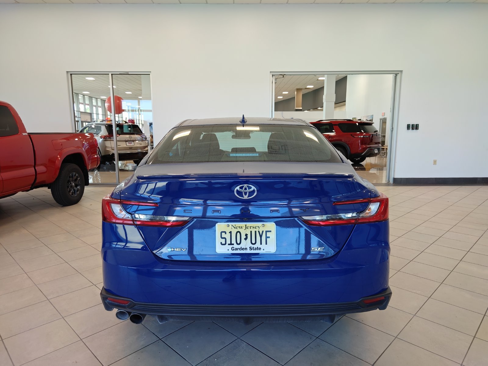 Used 2025 Toyota Camry SE FWD image 4