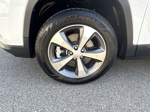 Used 2022 Jeep Cherokee Limited image 10