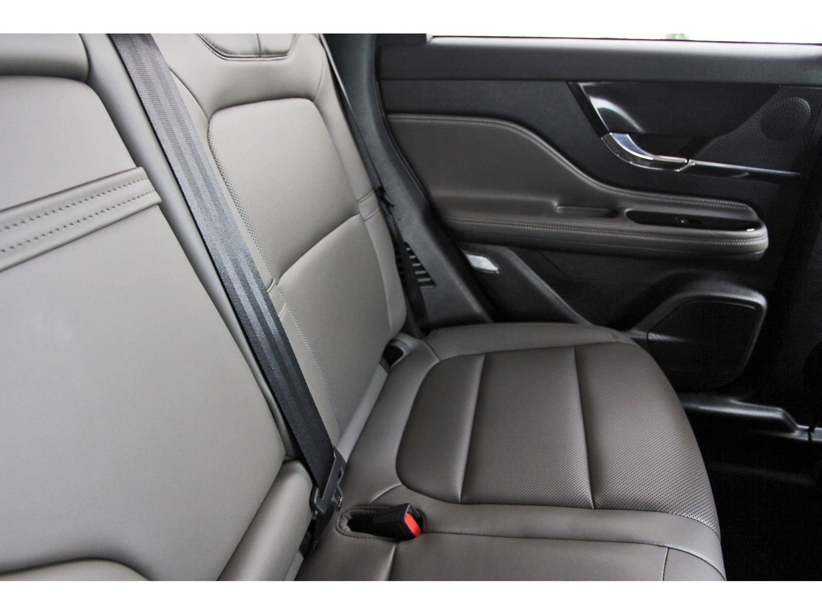 Used 2025 Lincoln Corsair FWD w/ Equipment Group 101A image 15