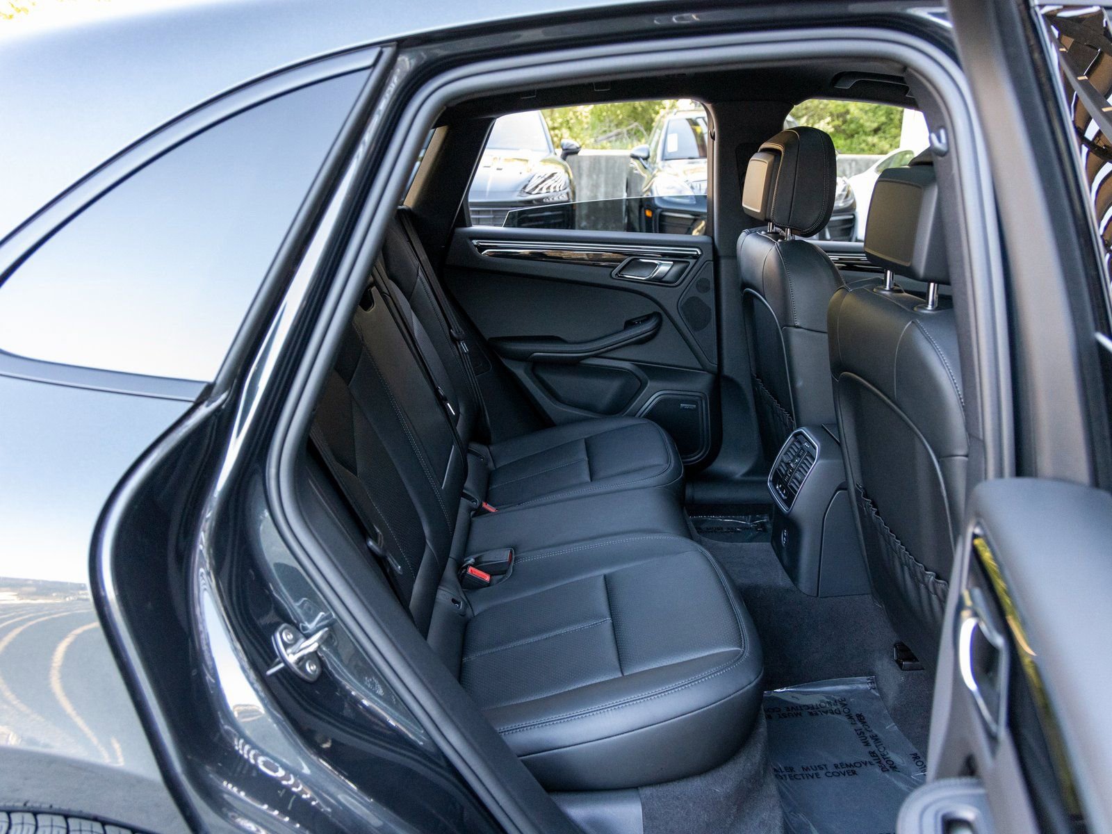 Certified 2025 Porsche Macan image 47