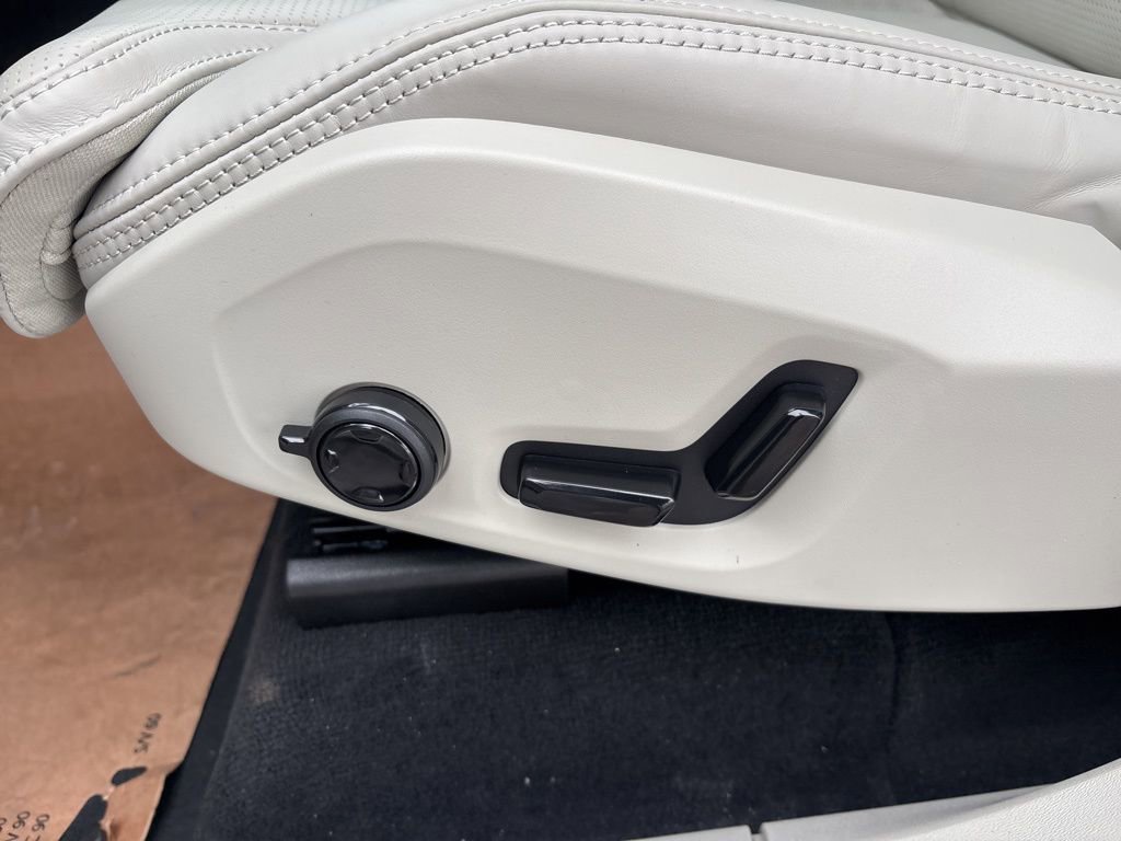 New 2026 Volvo XC90 B6 Ultra w/ Protection Package image 22