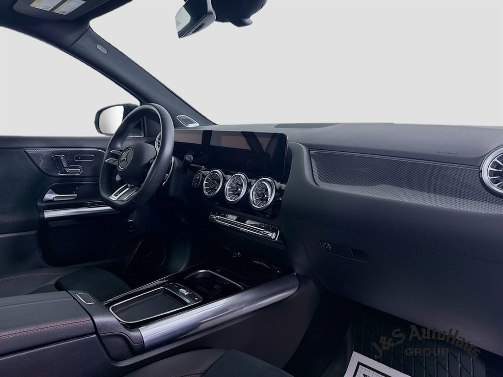 Used 2025 Mercedes-Benz GLA 35 AMG 4MATIC image 34