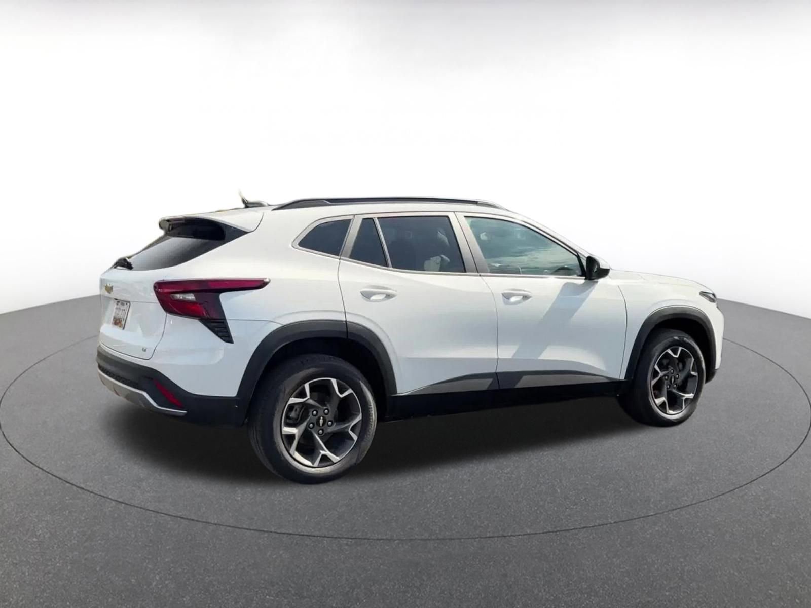 Used 2025 Chevrolet Trax LT w/ LT Convenience Package FWD image 15