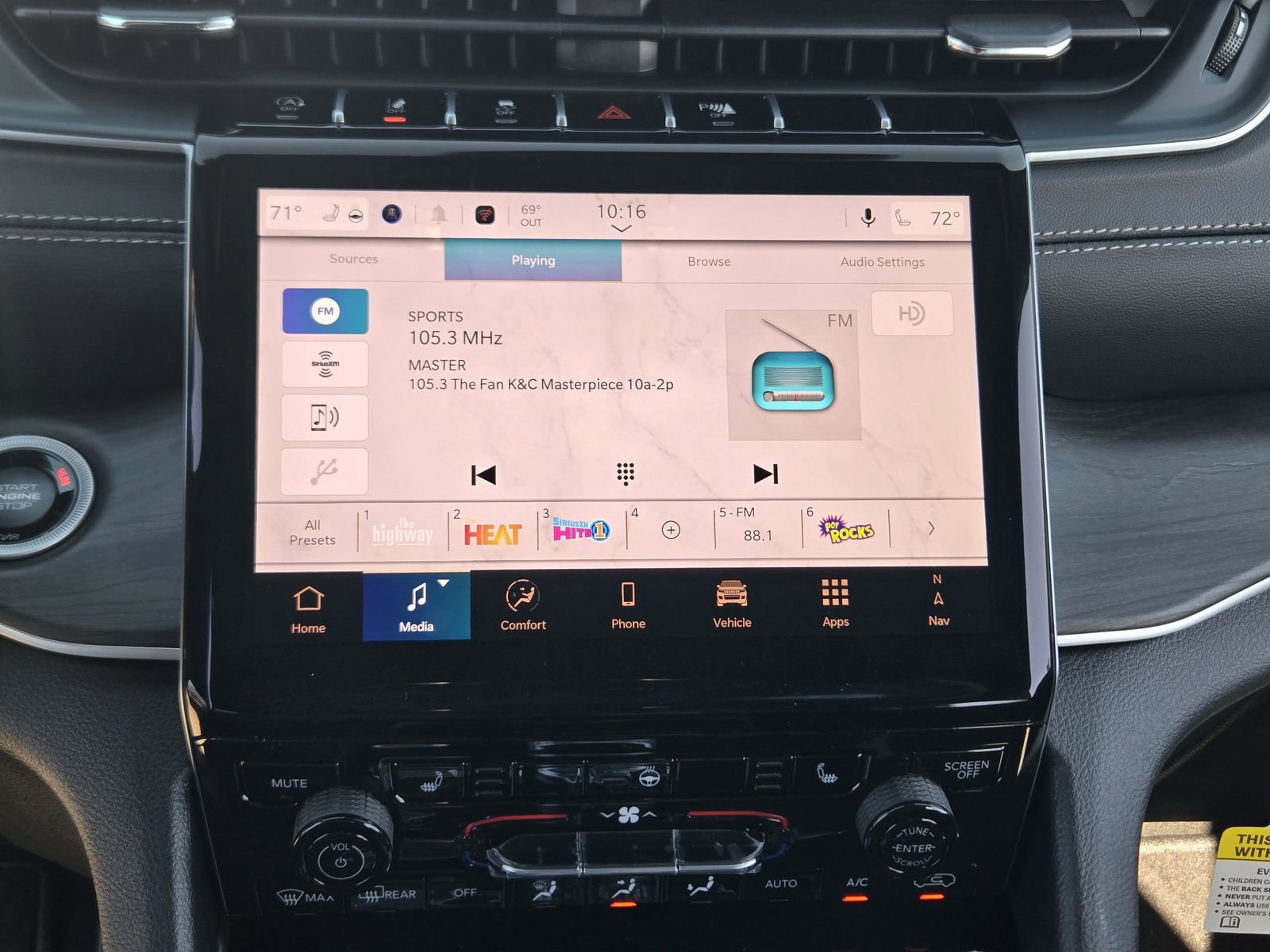 New 2025 Jeep Grand Cherokee Limited w/ Black Appearance Package image 13