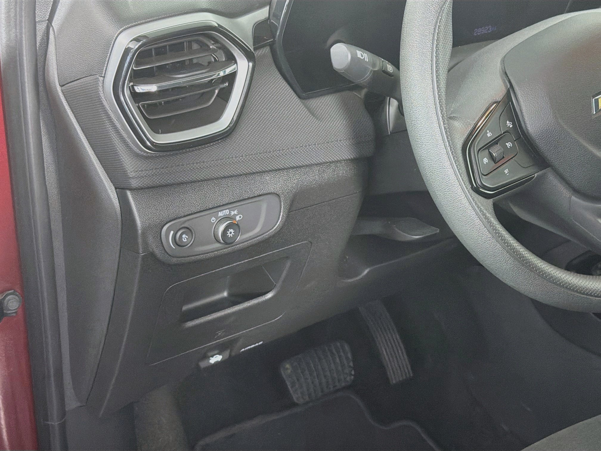 Used 2025 Chevrolet TrailBlazer LT FWD image 16