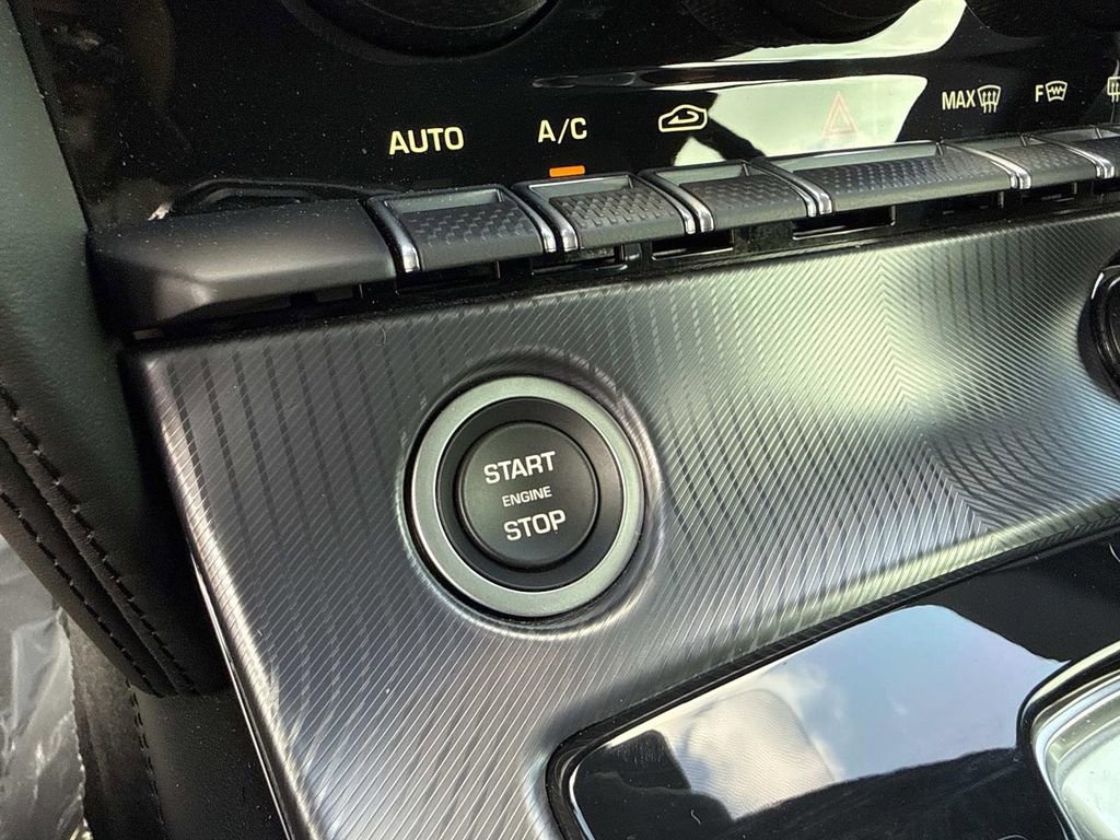 Used 2021 Jaguar F-TYPE R-Dynamic image 26