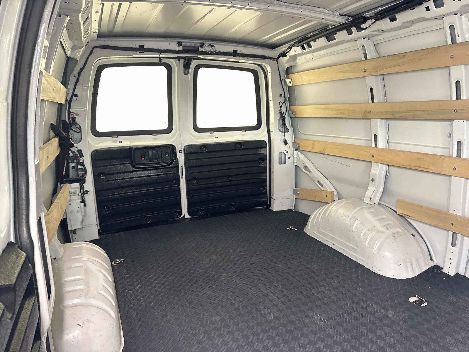 Used 2024 GMC Savana 2500 Work Van w/ Driver Convenience Package image 15