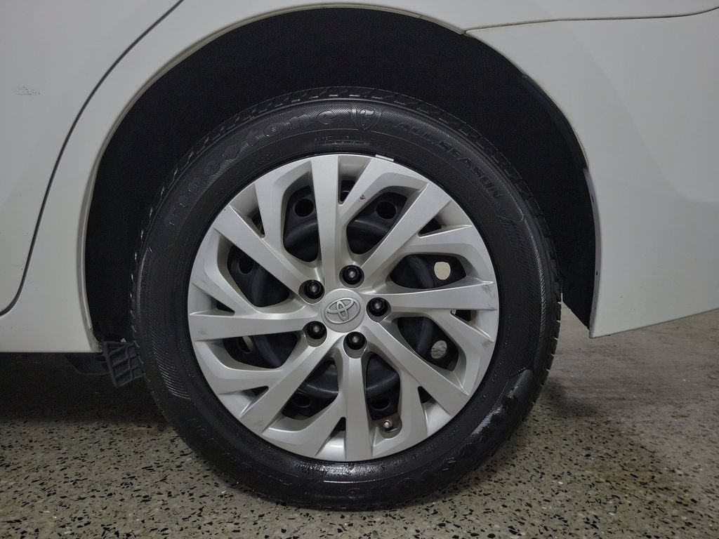 Used 2017 Toyota Corolla LE FWD image 8