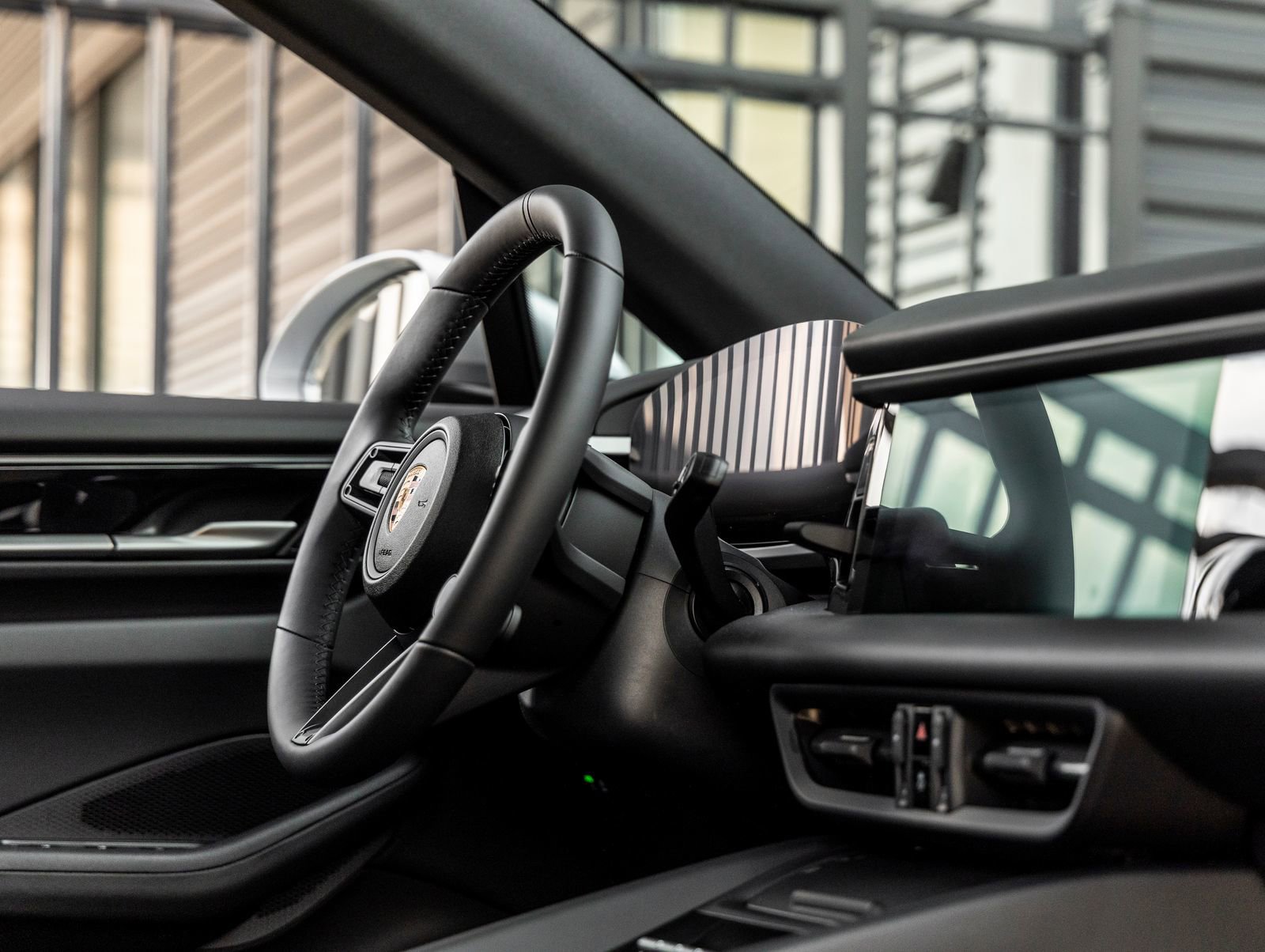 Certified 2025 Porsche Macan Electric image 44