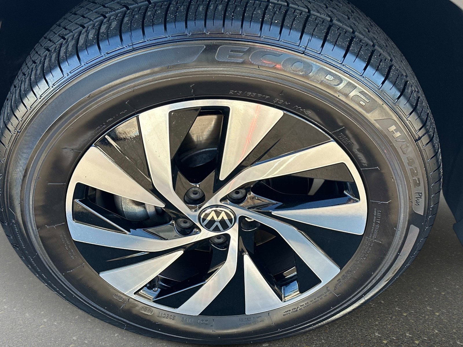 Certified 2025 Volkswagen Tiguan S image 10