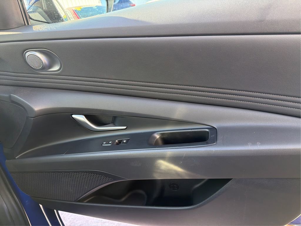 Certified 2025 Hyundai Elantra SEL image 22