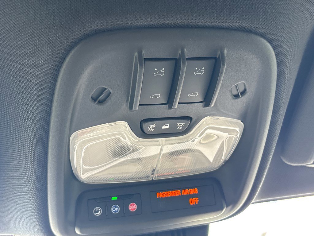 Used 2026 Chevrolet Colorado ZR2 w/ Technology Package AWD/4WD image 31