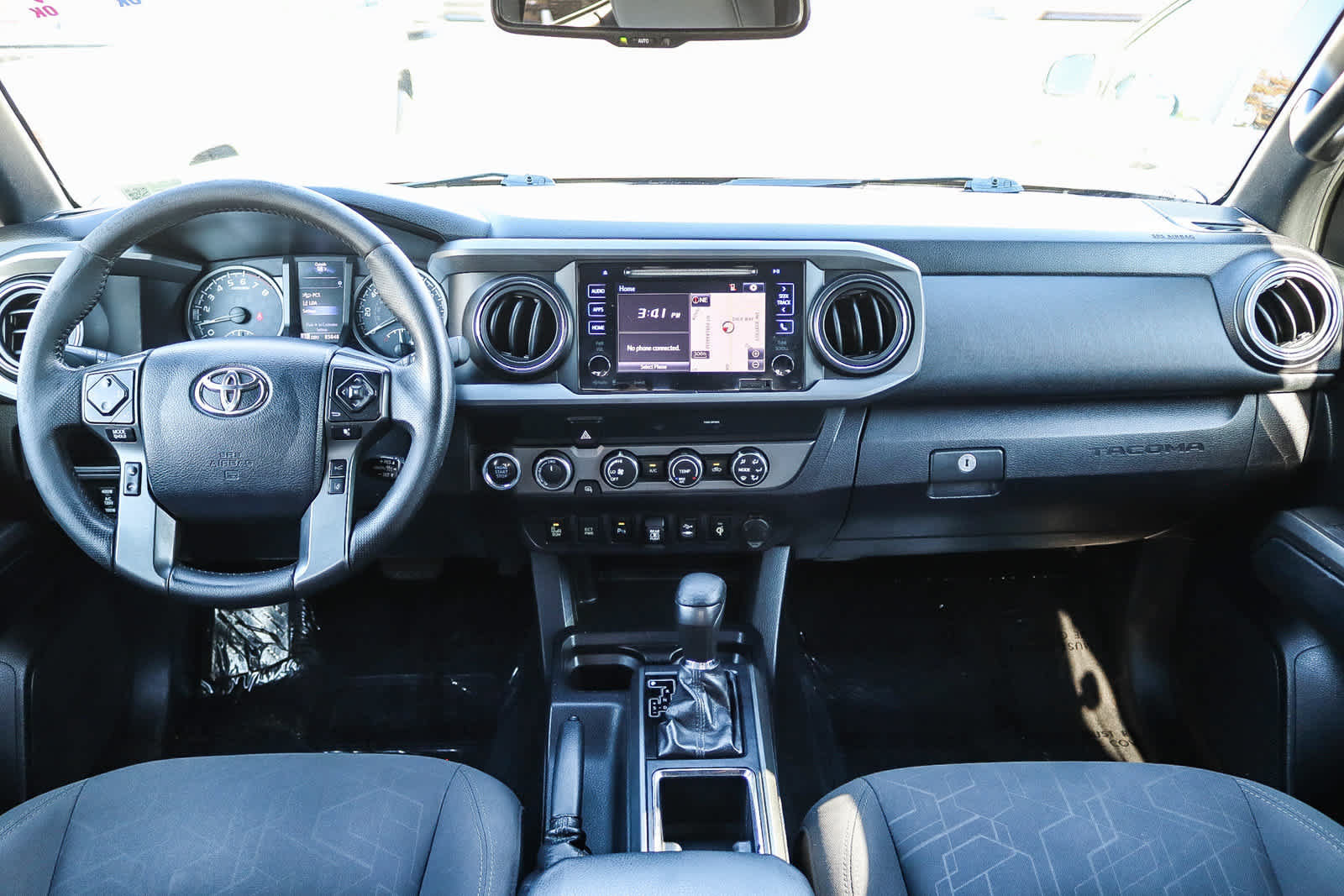 Used 2019 Toyota Tacoma TRD Off-Road w/ Technology Package AWD/4WD image 13