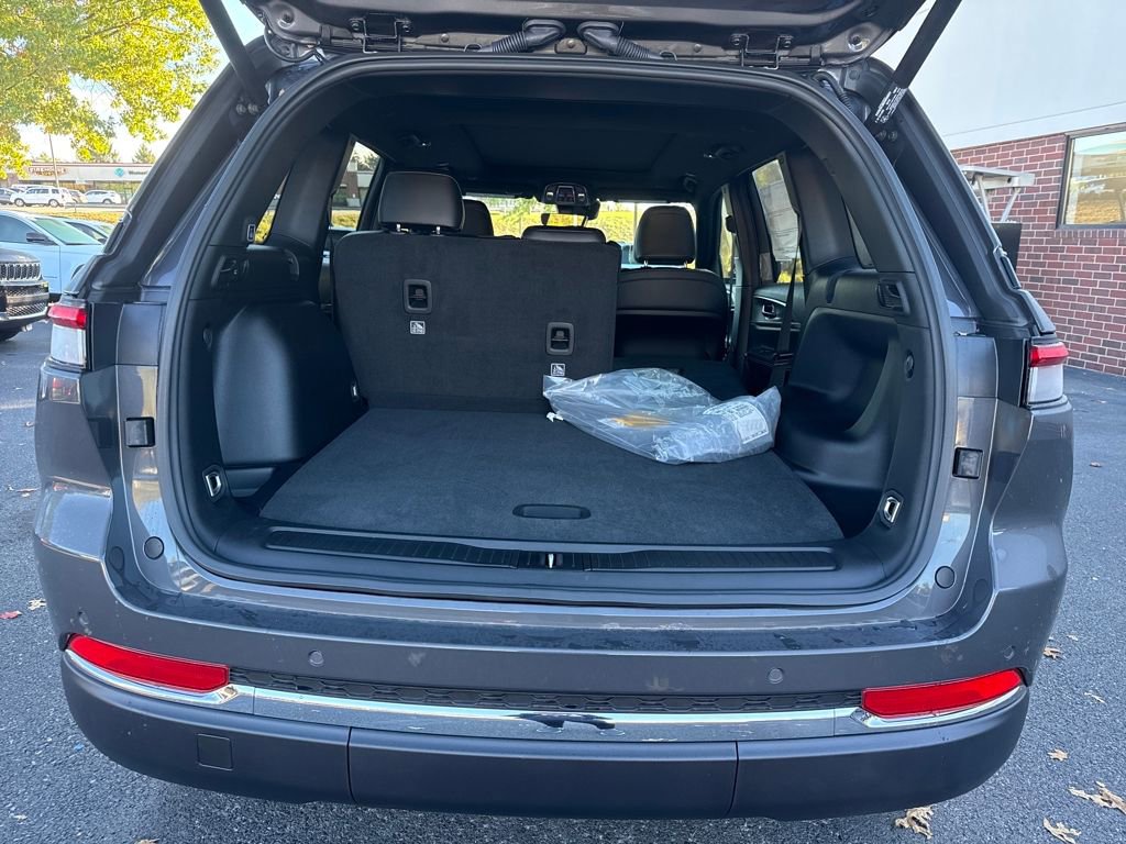 New 2025 Jeep Grand Cherokee L Laredo w/ Luxury Tech Group I image 22