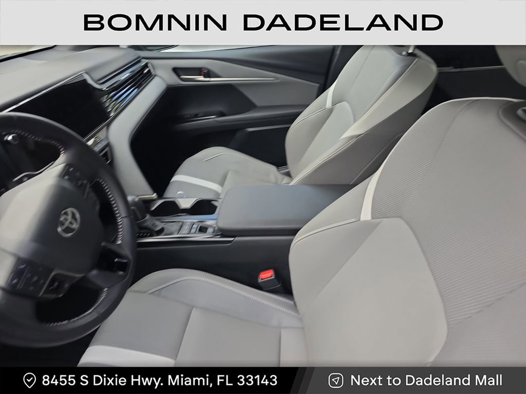 Used 2025 Toyota Camry LE image 10