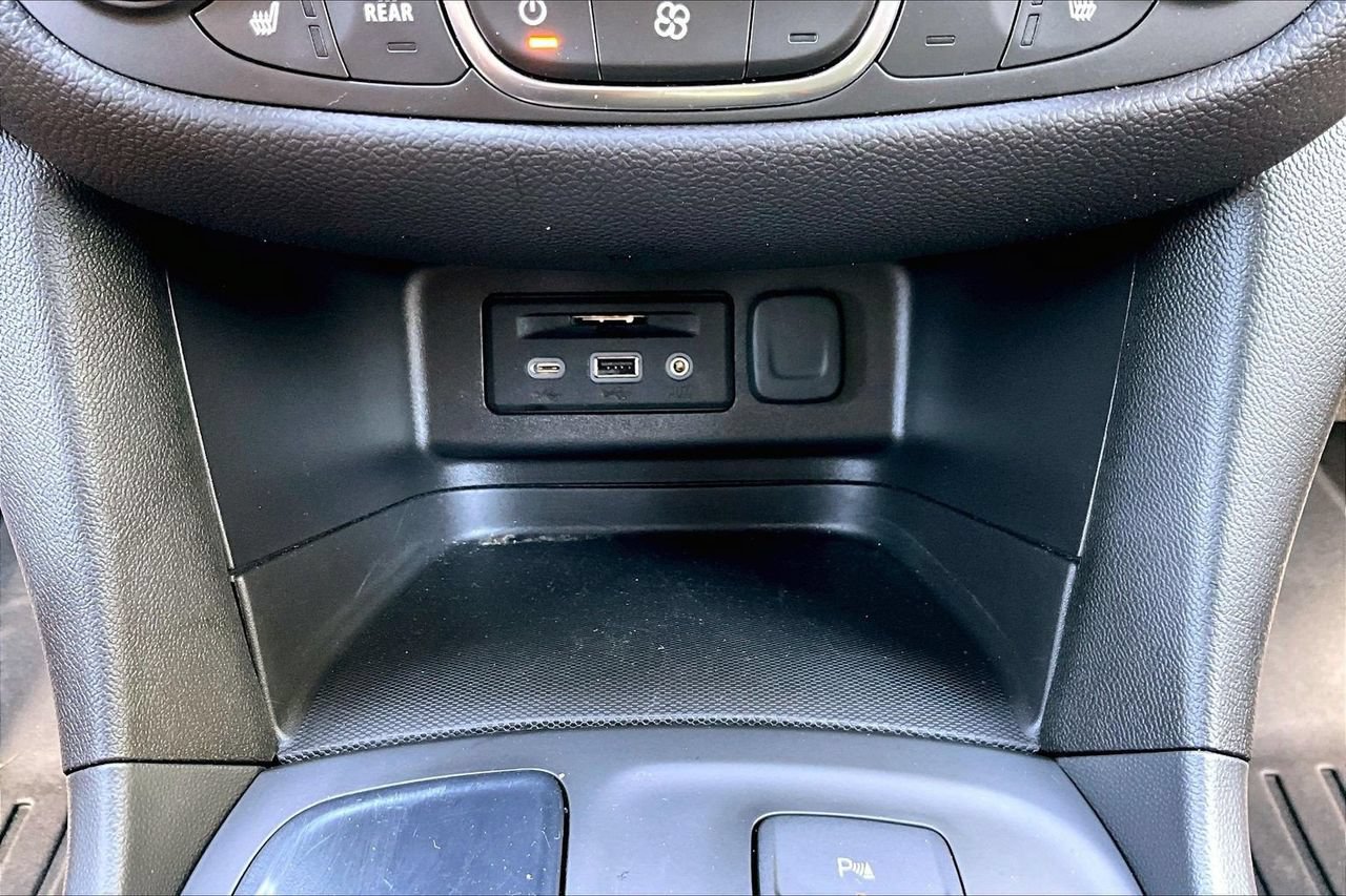Used 2024 Chevrolet Equinox RS FWD image 15