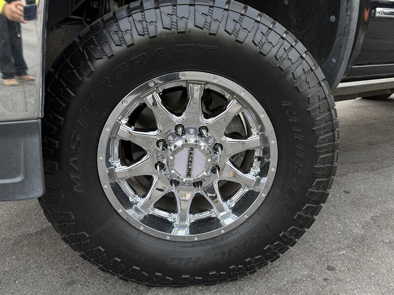 Used 2017 GMC Sierra 2500 SLT w/ Driver Alert Package image 7