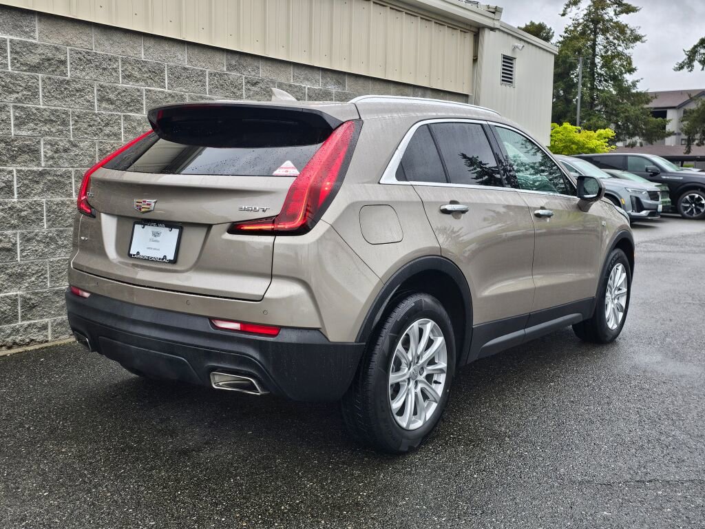 Certified 2023 Cadillac XT4 Luxury w/ Cold Weather Package image 8